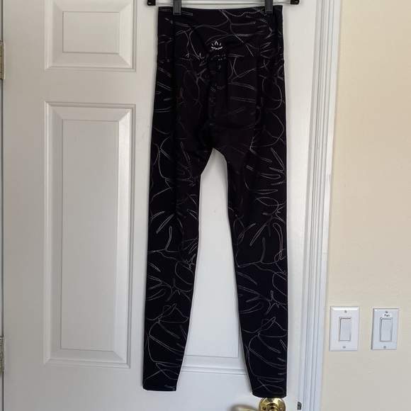 Beyond Limited Edition printed leggings - Picture 4 of 7